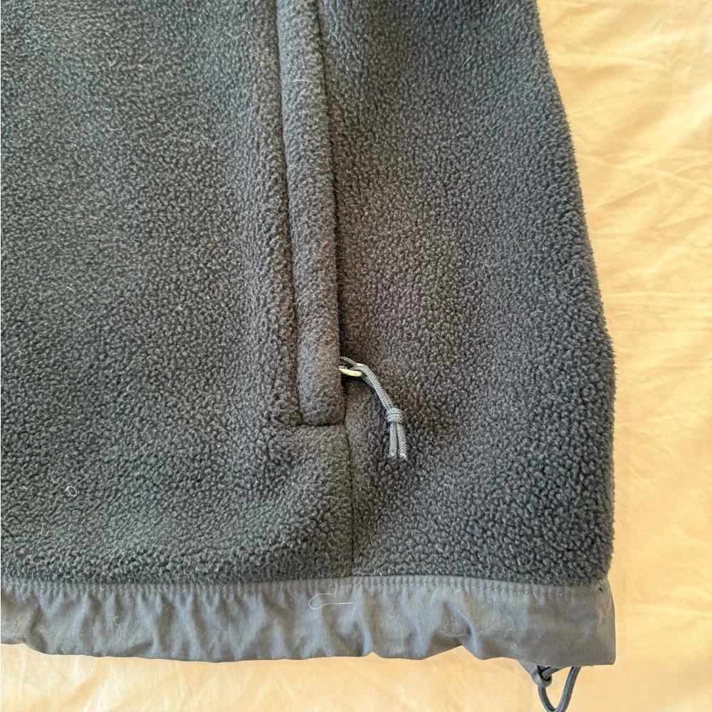 The North Face Women’s Black Fleece Jacket - Picture 5 of 6